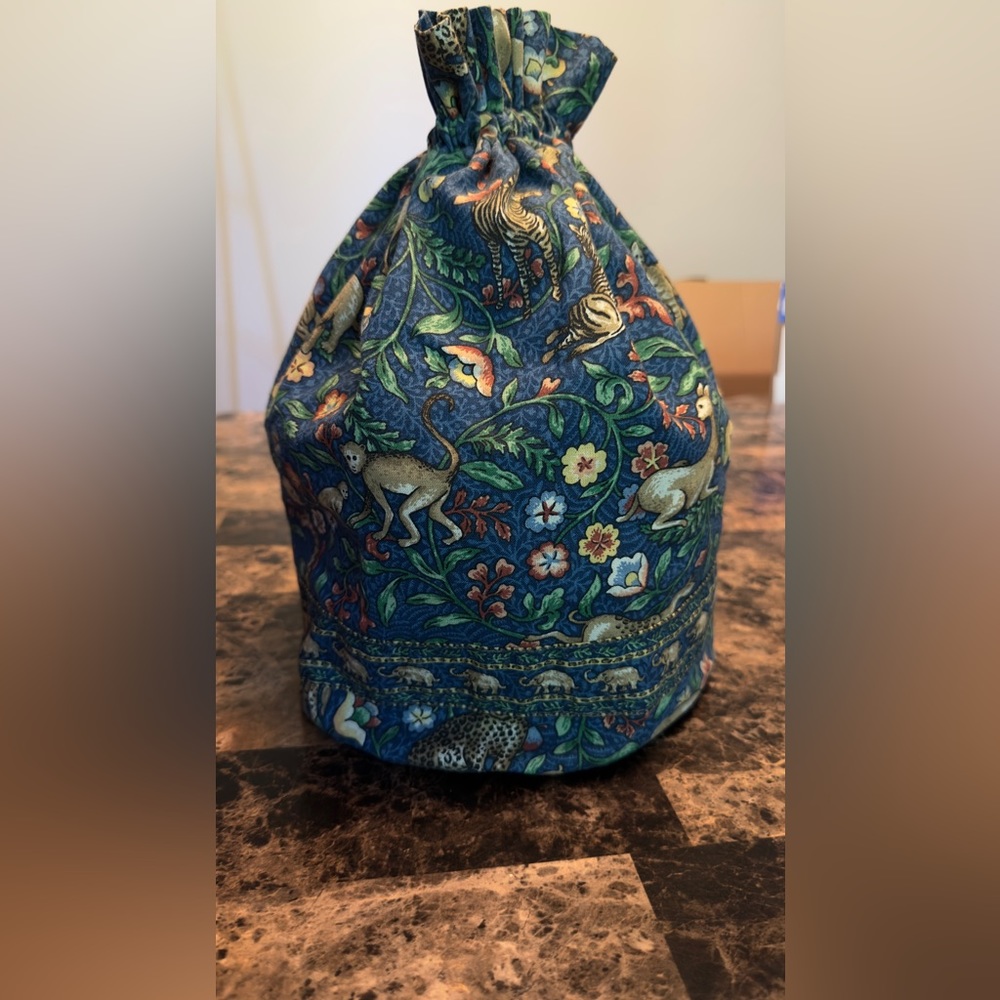 Vera Bradley Rare Cinch Drawstring Bag W/ Rare Mystical Wildlife Print Lined Bag